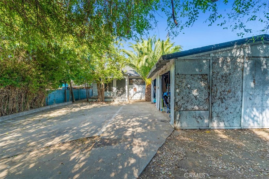 2081 Summit Property Photo 1