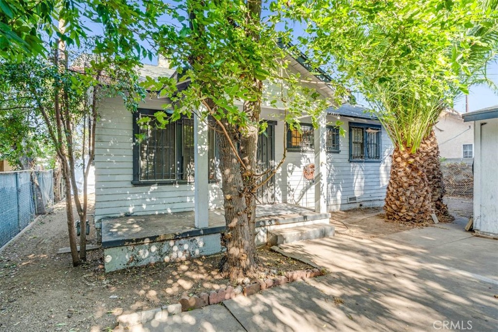 2081 Summit Property Photo 2