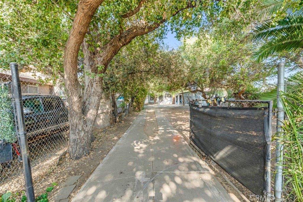 2081 Summit Property Photo 4
