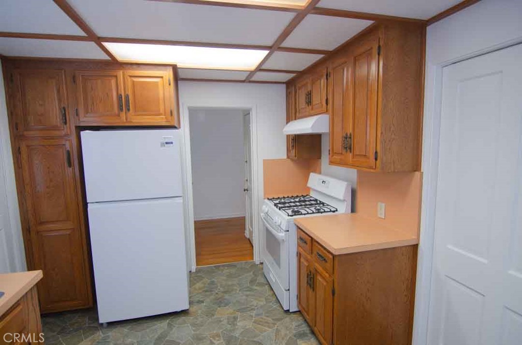 320 E California Boulevard Property Photo 8