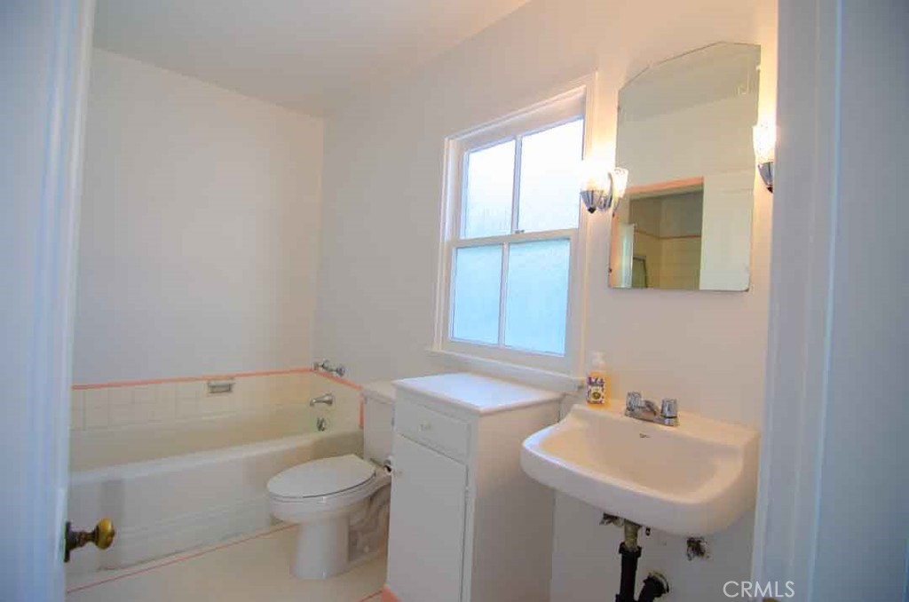 320 E California Boulevard Property Photo 10