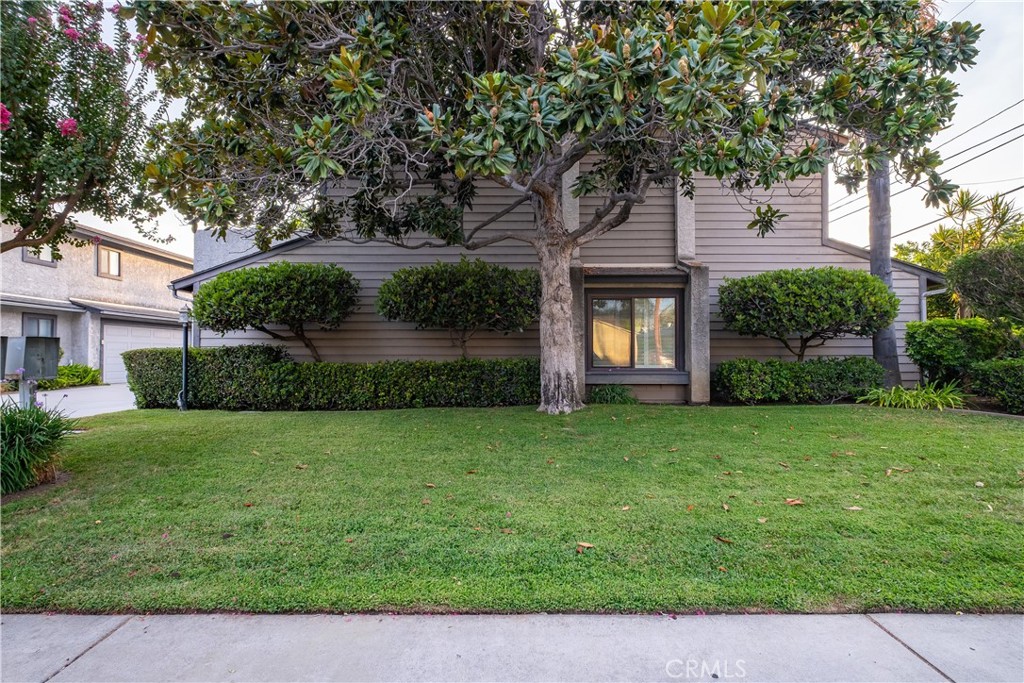 615 Monterey E Property Photo 16