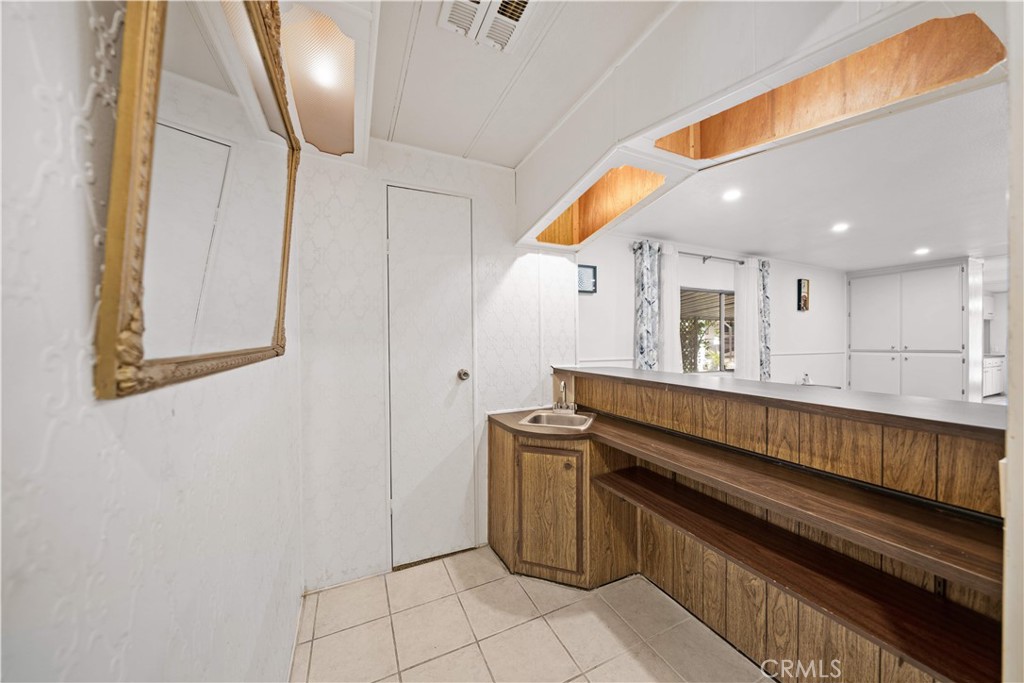 1035 17 E Huntington Avenue 17 Property Photo 12