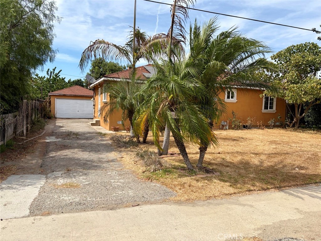 8635 Paramount Blvd Property Photo 2
