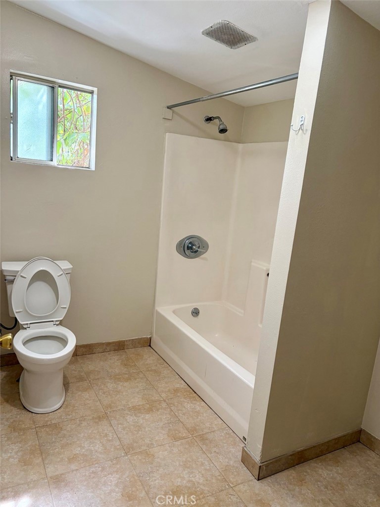 8635 Paramount Blvd Property Photo 23