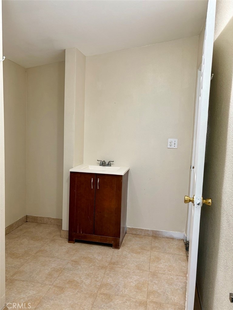8635 Paramount Blvd Property Photo 24