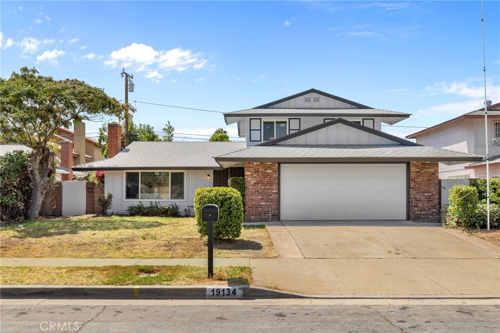 19134 Aldora Drive Property Photo 3
