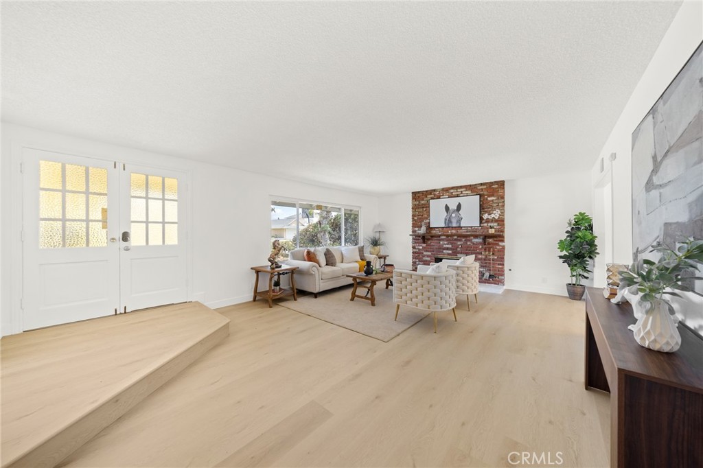 19134 Aldora Drive Property Photo 11
