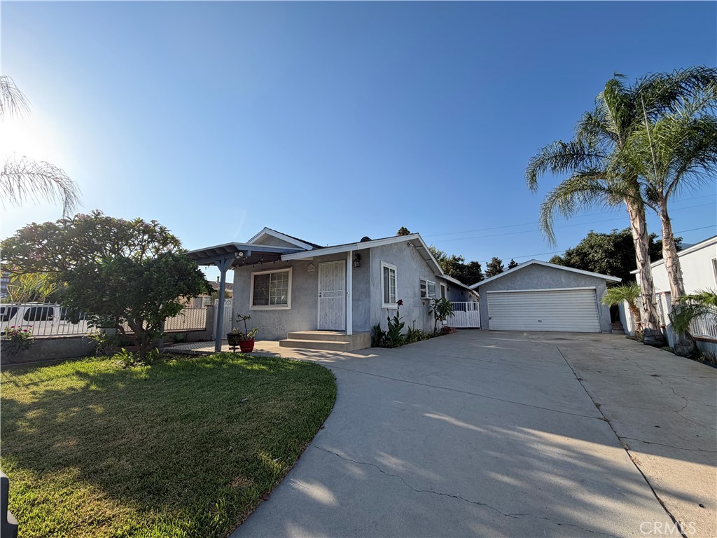 129 E Pomona Property Photo 1