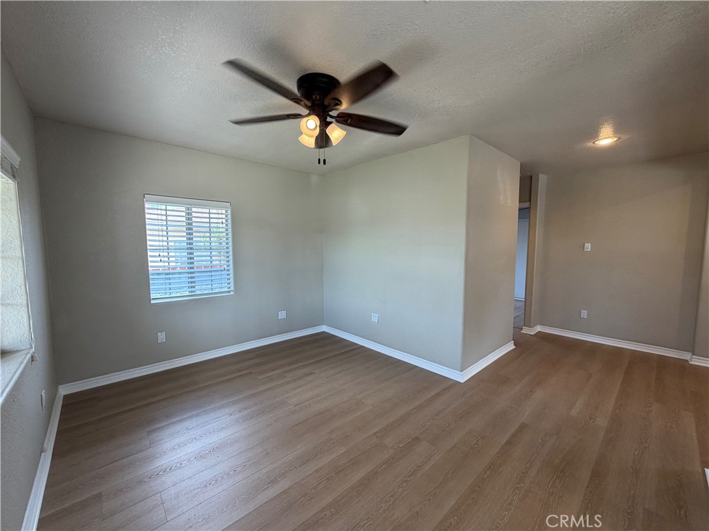 129 E Pomona Property Photo 3