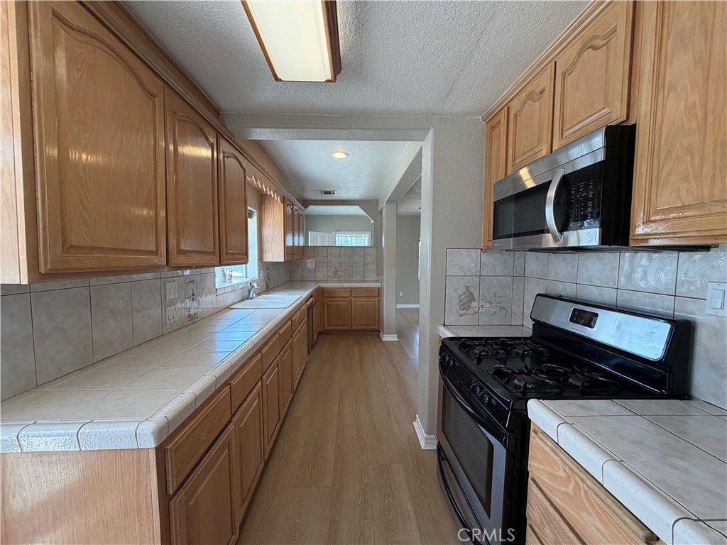129 E Pomona Property Photo 5