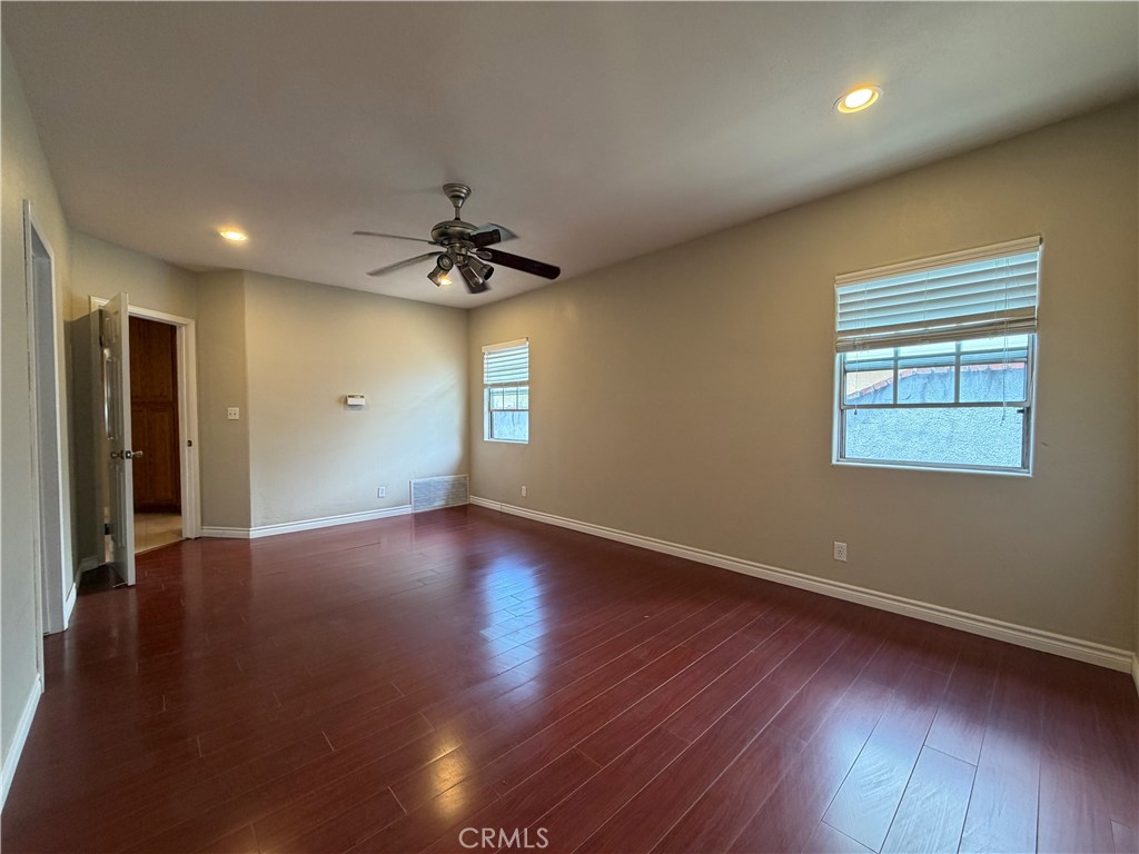 129 E Pomona Property Photo 6