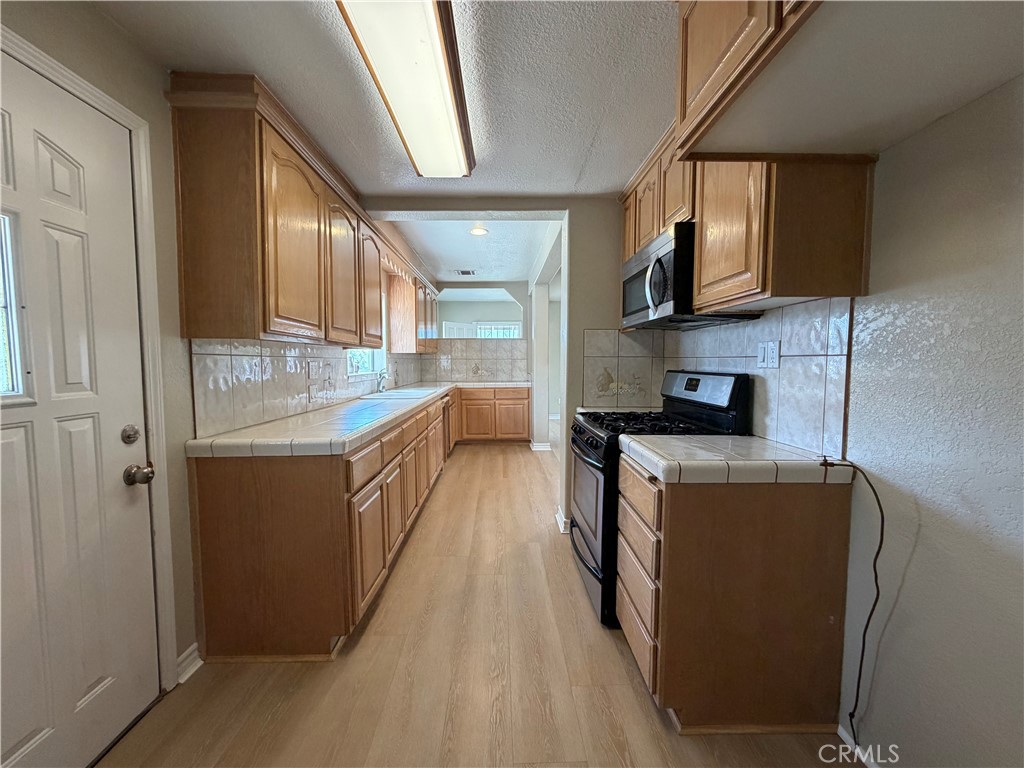 129 E Pomona Property Photo 12
