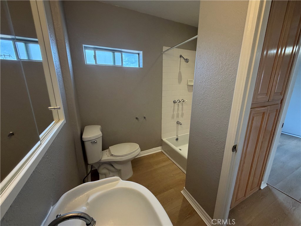 129 E Pomona Property Photo 14