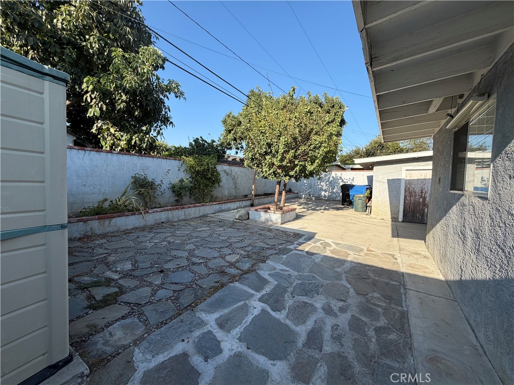 129 E Pomona Property Photo 17