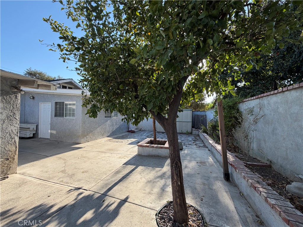 129 E Pomona Property Photo 18