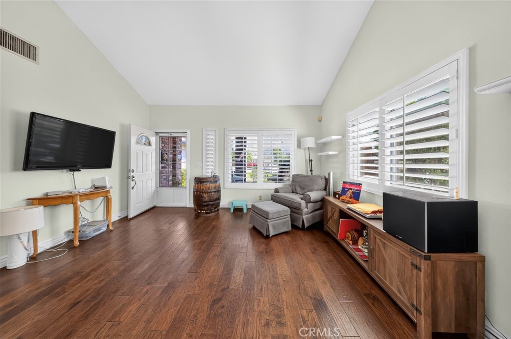 1116 E Gladstone Street Property Photo 15