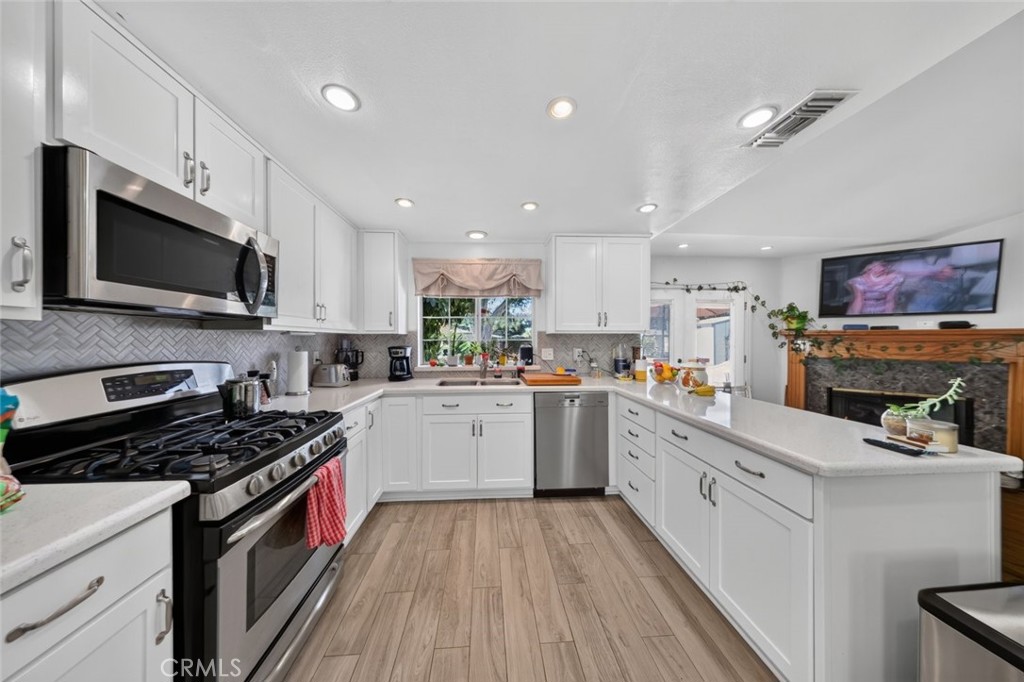1116 E Gladstone Street Property Photo 18