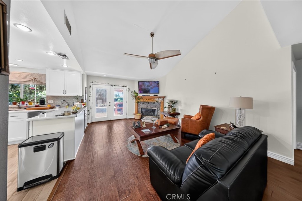 1116 E Gladstone Street Property Photo 23