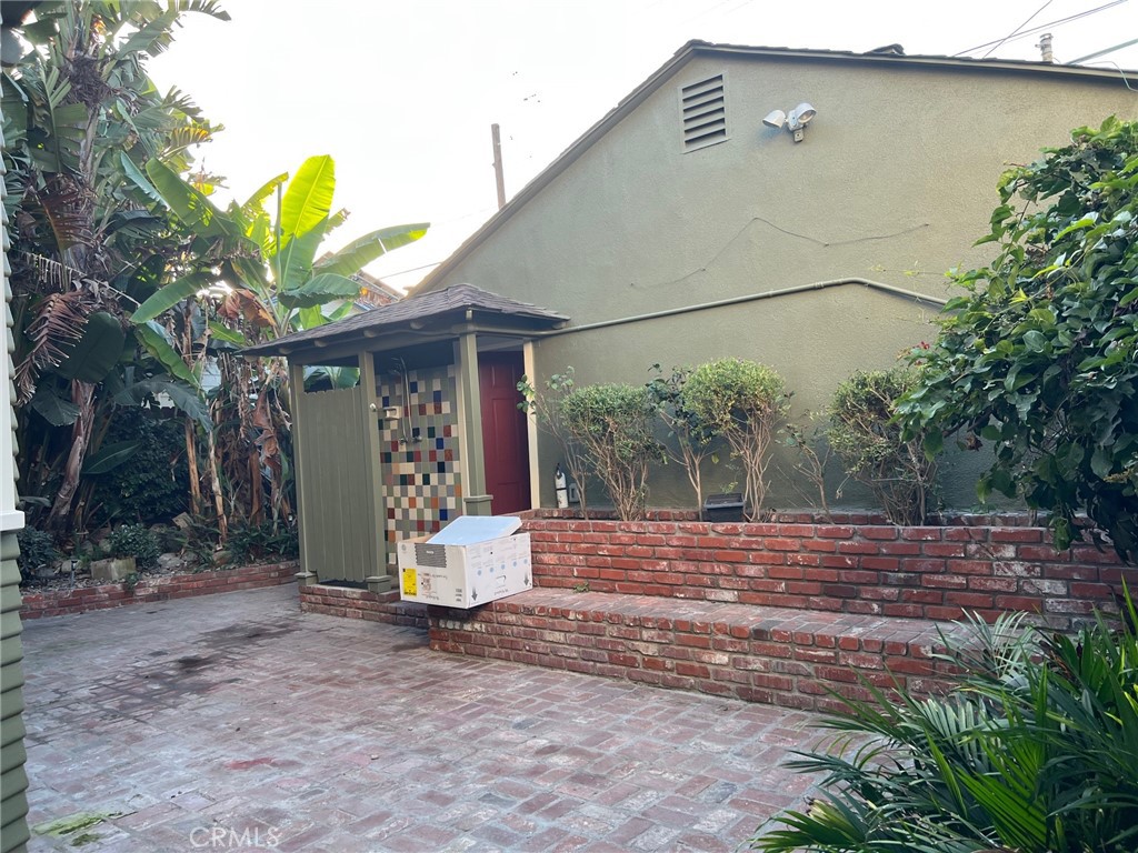 207 9th Property Photo 3