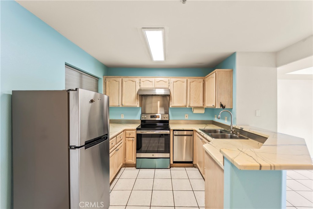 321 N Orange 308 Property Photo 8