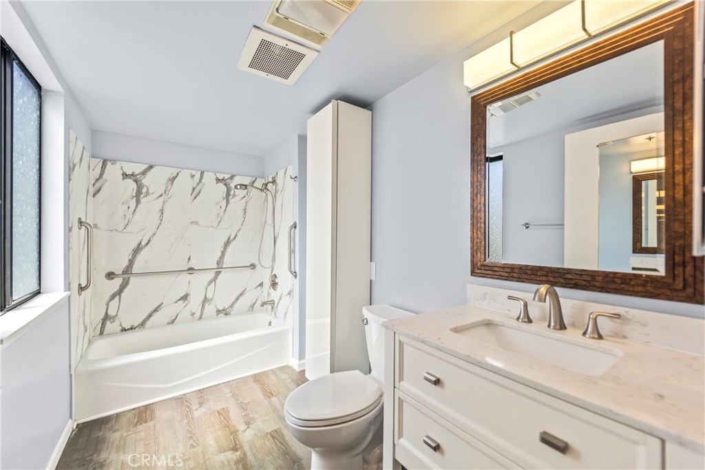 321 N Orange 308 Property Photo 14