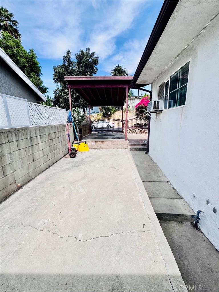5226 Ithaca Property Photo 14