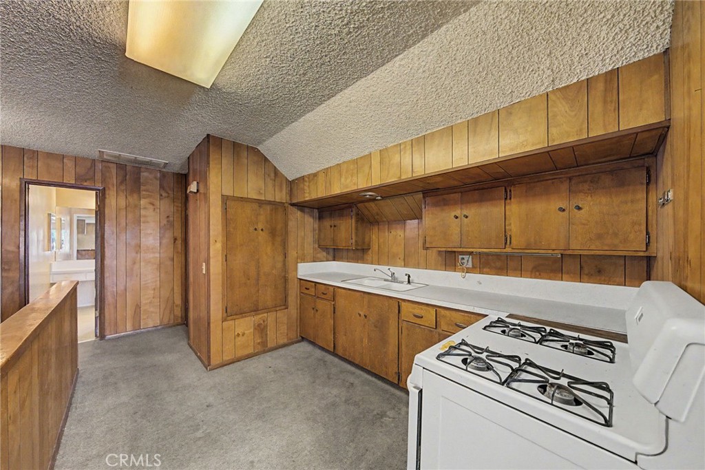 9364 Fleetwood Street Property Photo 21