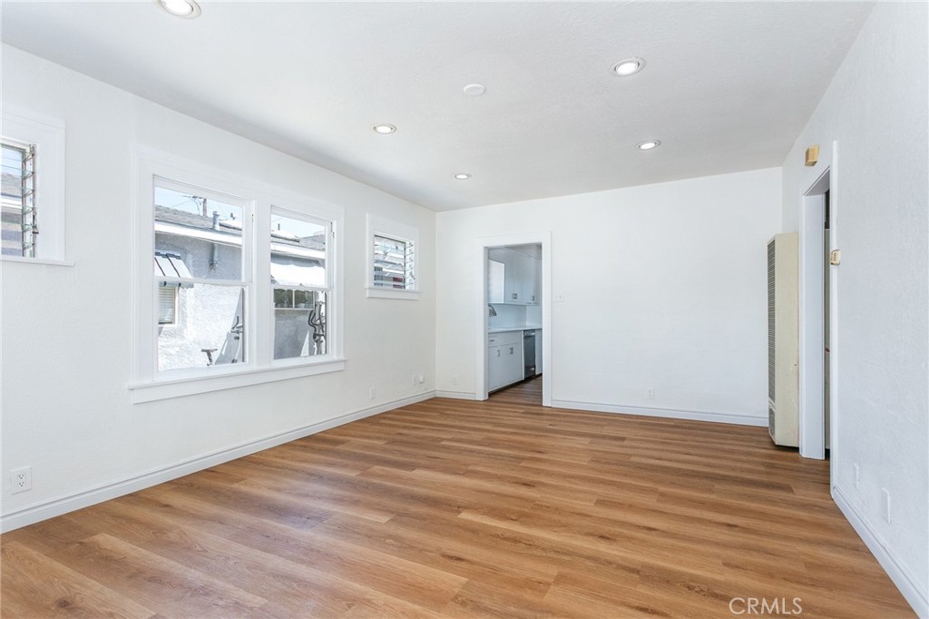 1457 E California Property Photo 4