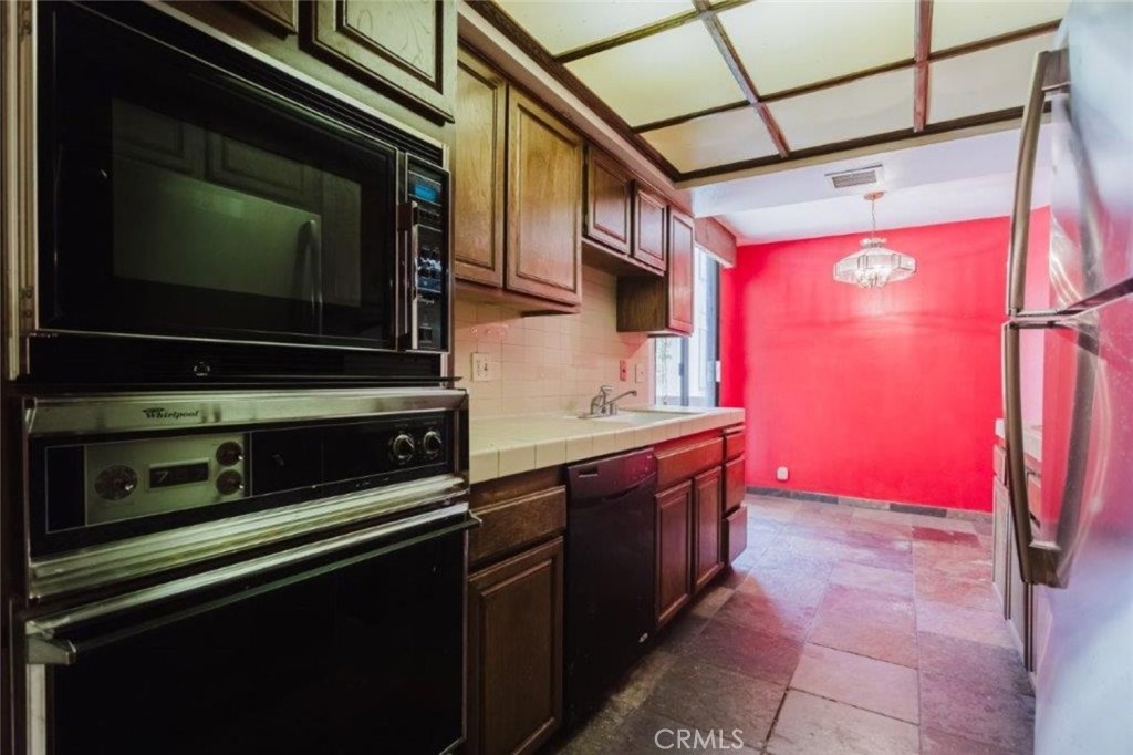 750 S Spaulding Avenue 215 Property Photo 7