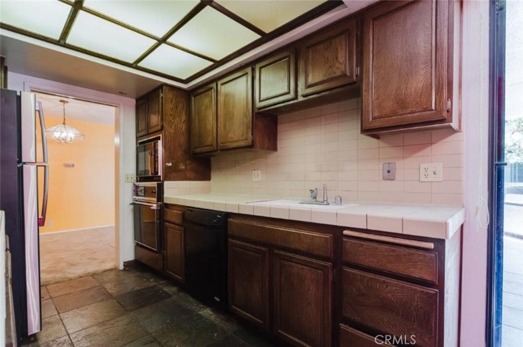 750 S Spaulding Avenue 215 Property Photo 9