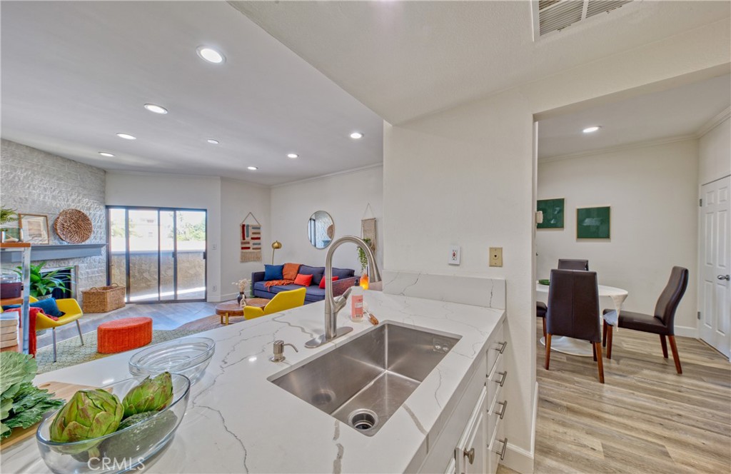 1665 Federal Avenue 302 Property Photo 16