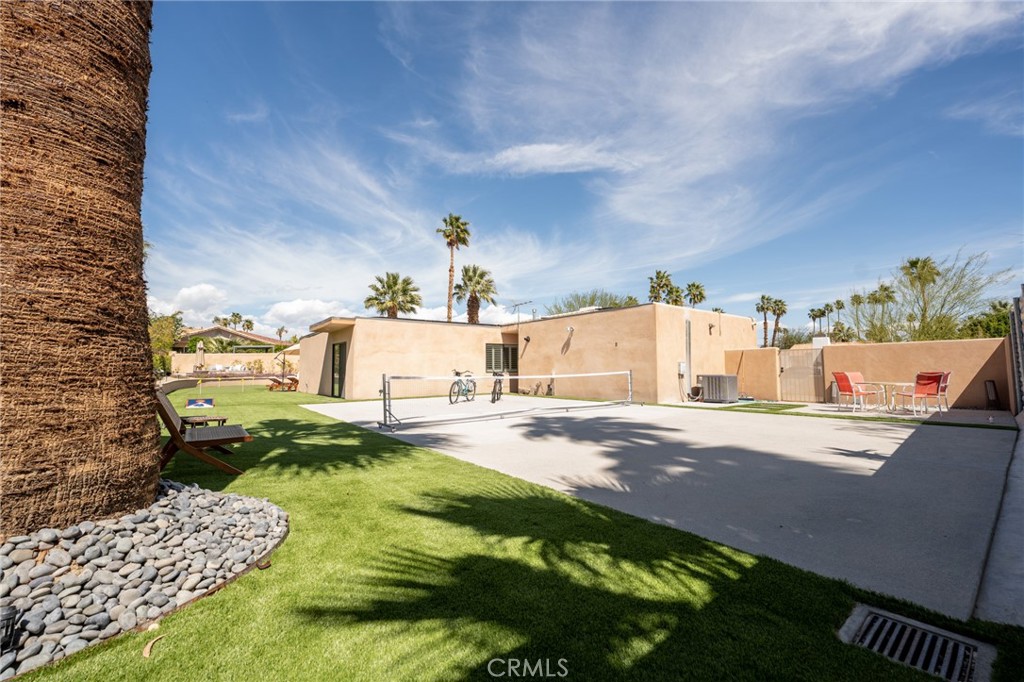 575 N Burton Way Property Photo 33