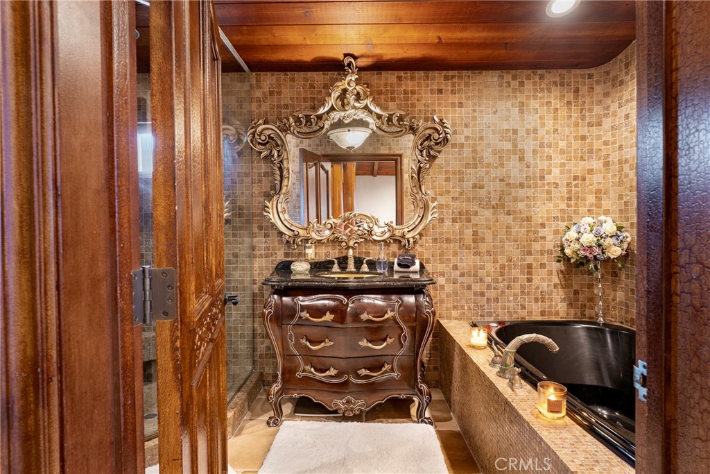 1144 Hermes Property Photo 33