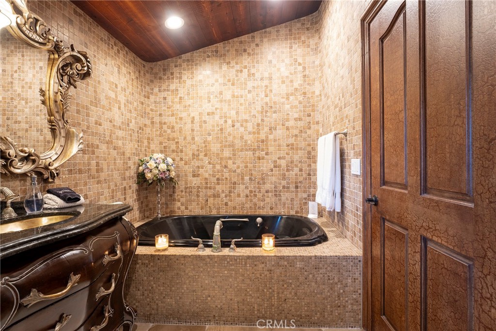 1144 Hermes Property Photo 35