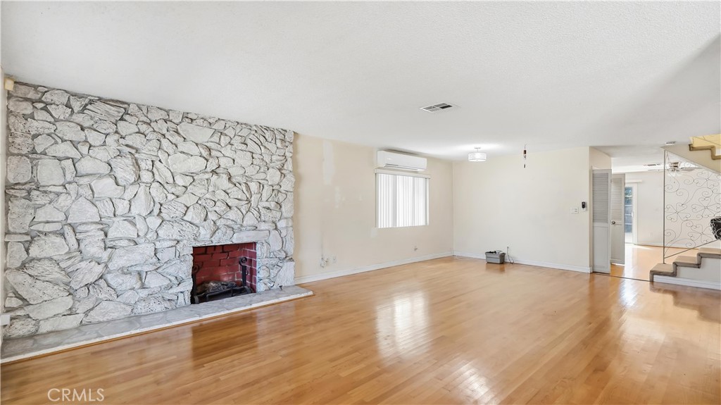 933 Montecito Drive Property Photo 6