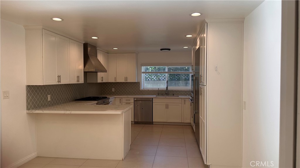 1119 Mayflower Property Photo 4