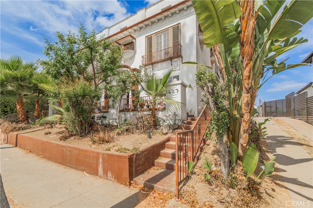 1427 Laveta Property Photo 7