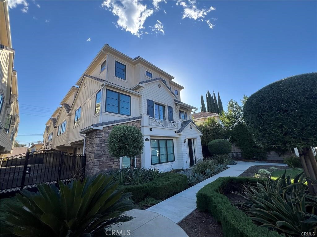 22 E Colorado Property Photo 2
