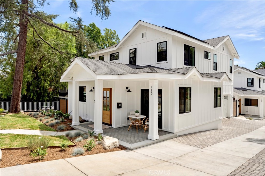 180 W Highland Avenue Property Photo 2