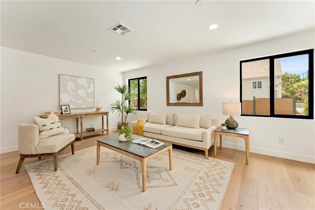 180 W Highland Avenue Property Photo 8