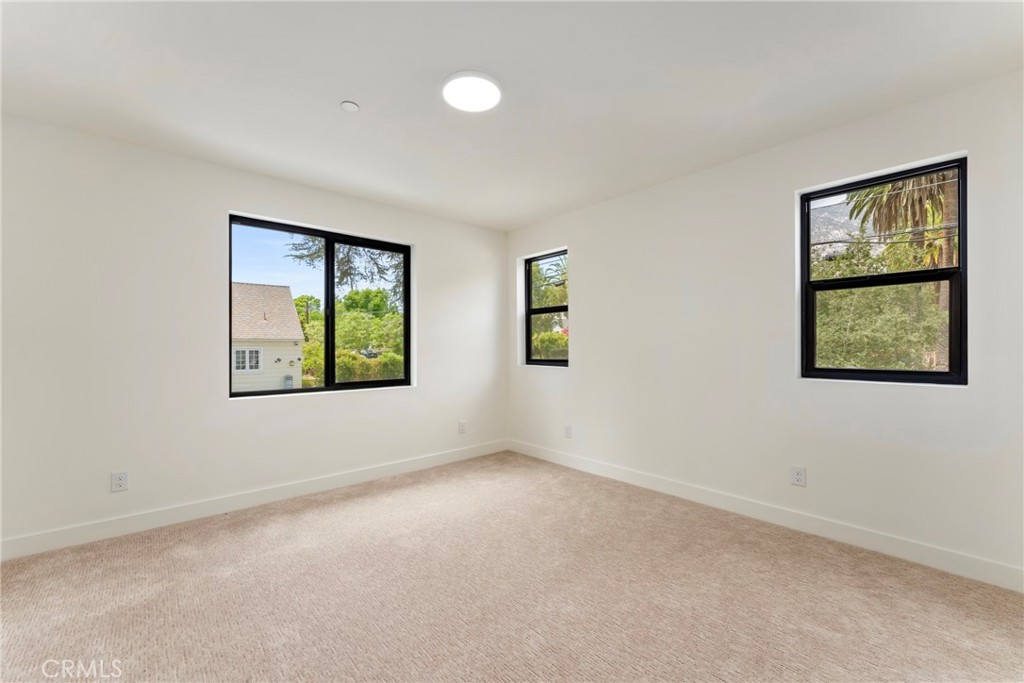 180 W Highland Avenue Property Photo 18