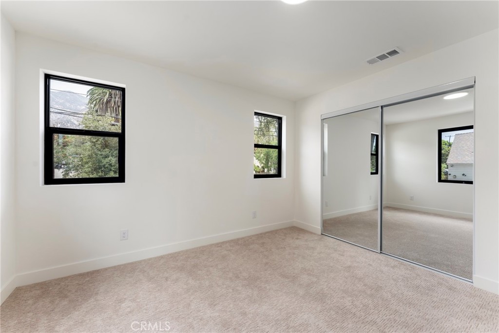 180 W Highland Avenue Property Photo 19