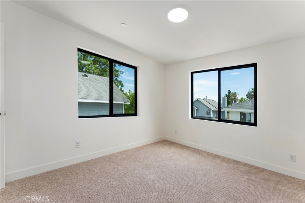 180 W Highland Avenue Property Photo 21