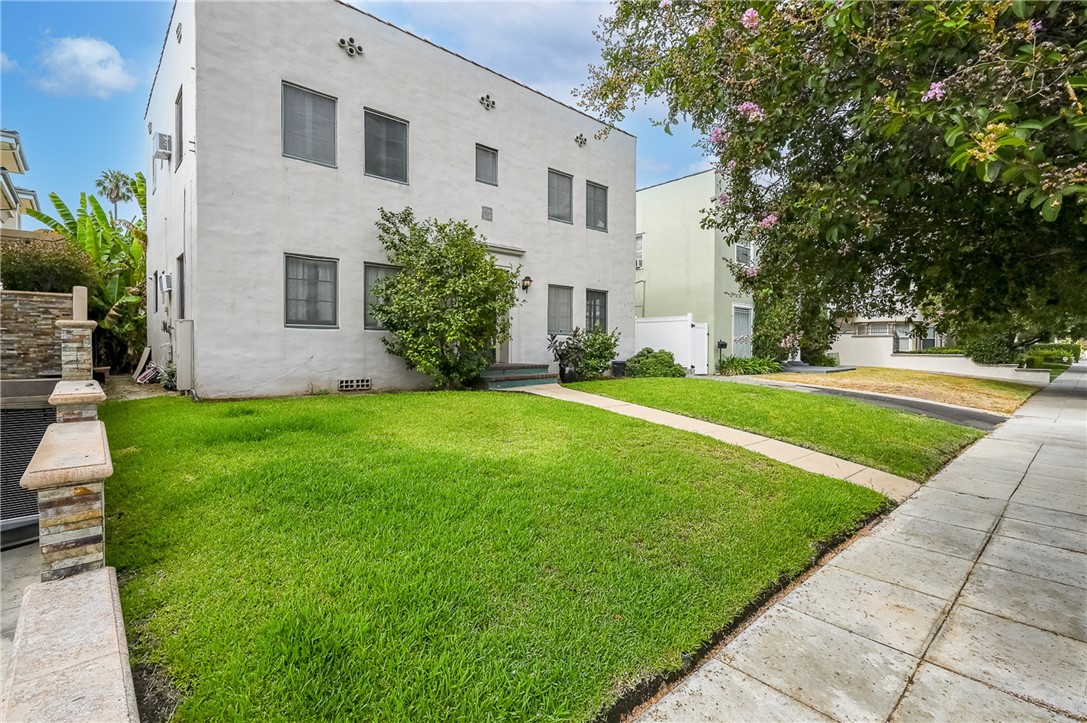 264 E Glenarm Property Photo 4