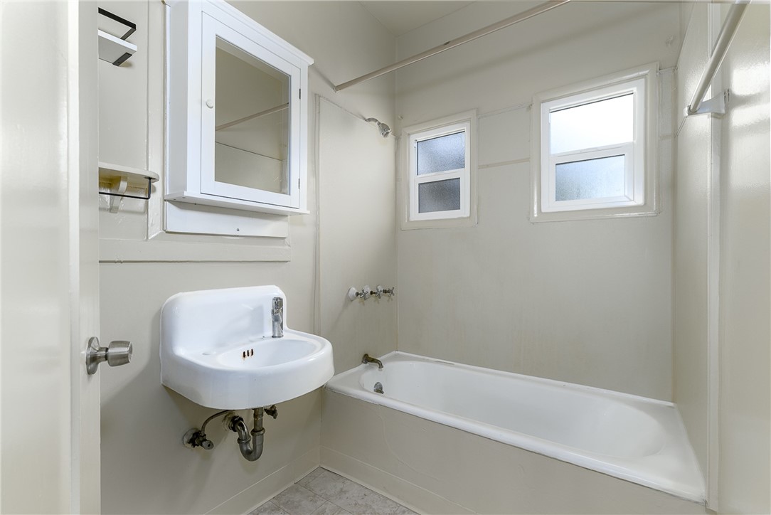264 E Glenarm Property Photo 21