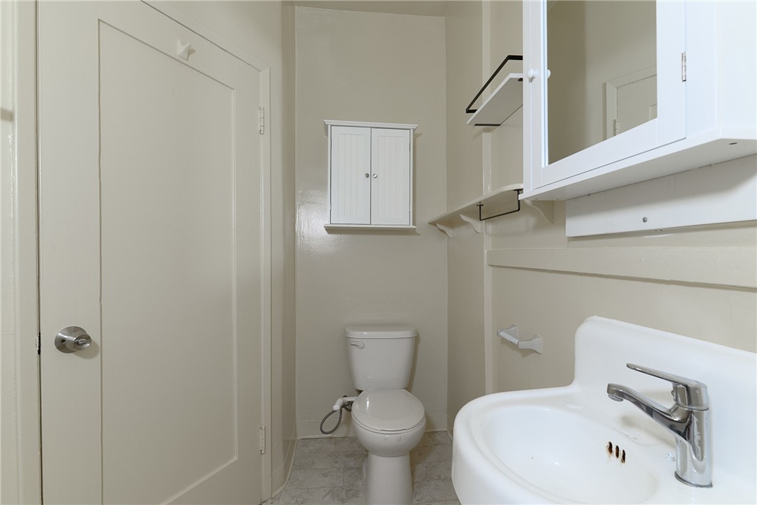 264 E Glenarm Property Photo 22
