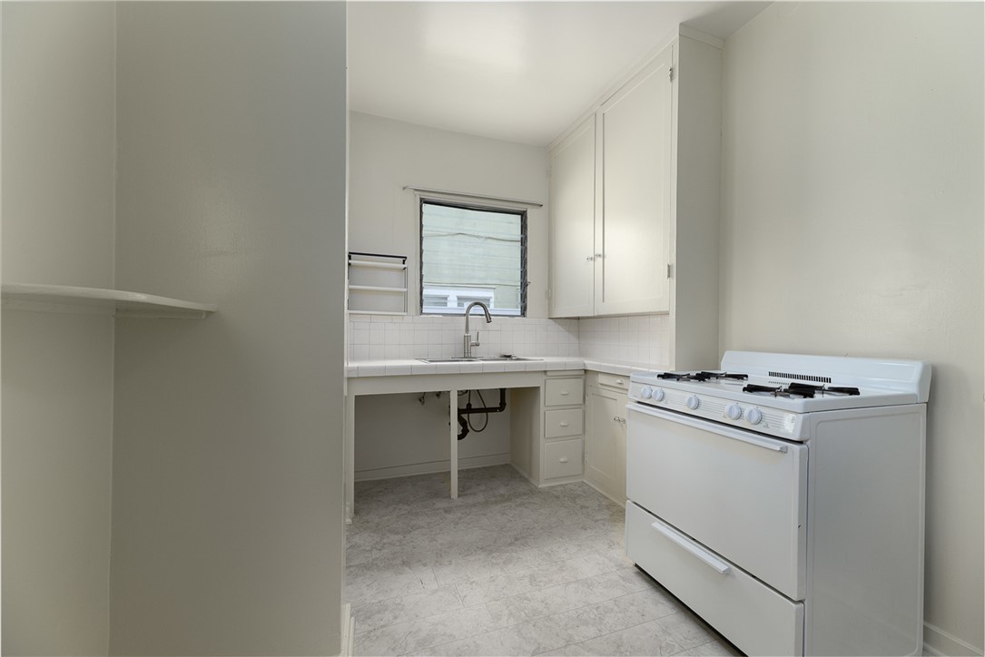 264 E Glenarm Property Photo 25