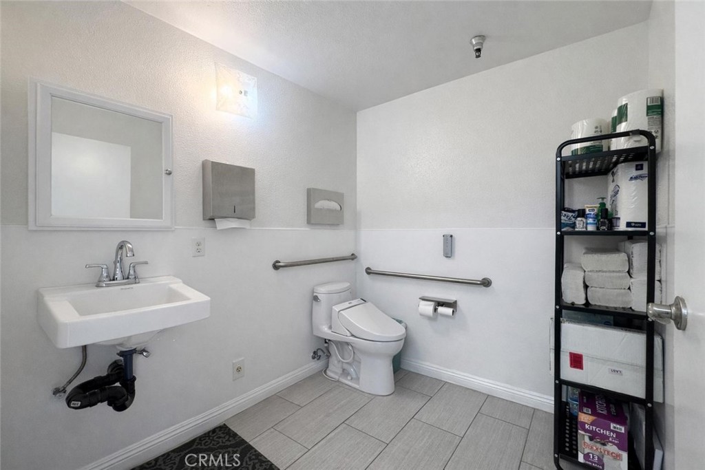11940 Goldring Rd B Property Photo 7