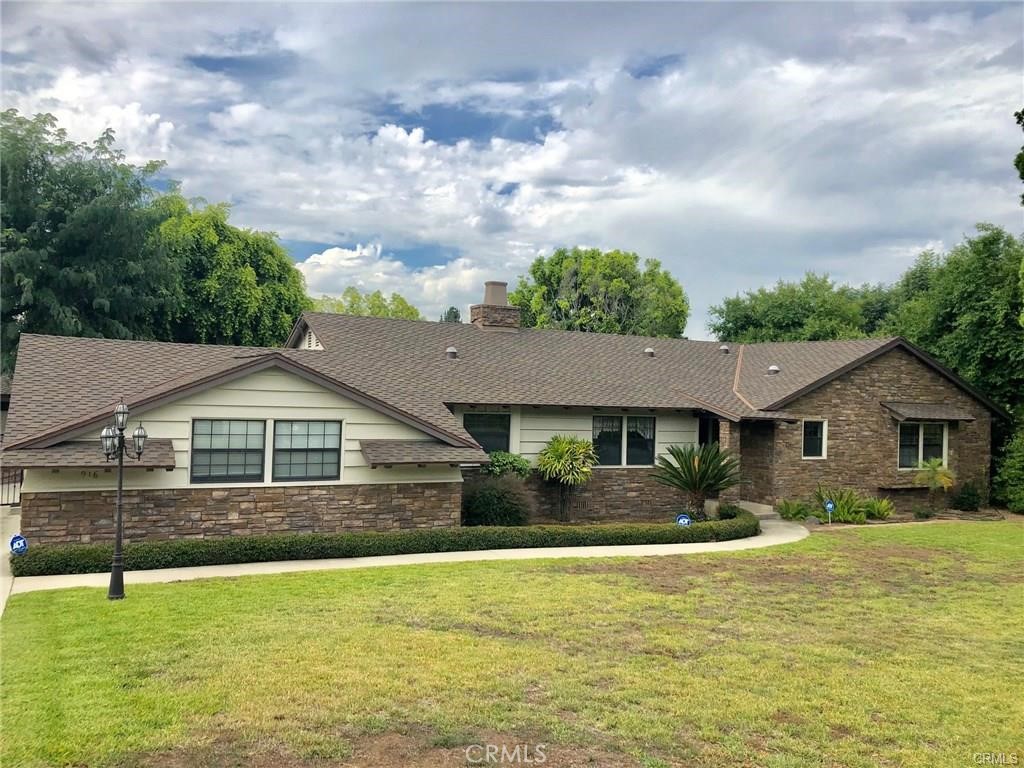 916 W Donington Street Property Photo 1